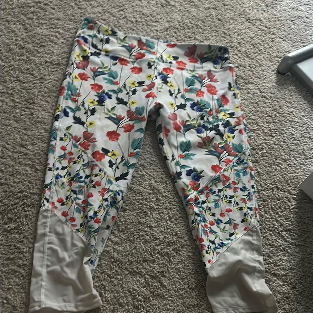 Fabletics Red and Green Floral Leggings 7:8 Length